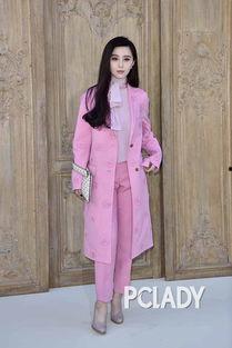 明星粉色大衣,明星同款粉色大衣时尚解析